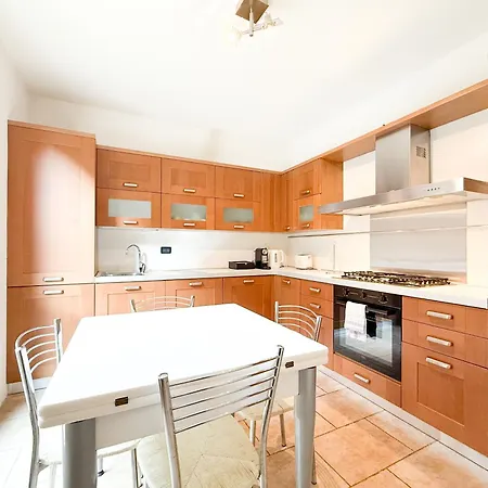 Dimora Larianda - Private Garden, Private Parking Holiday home